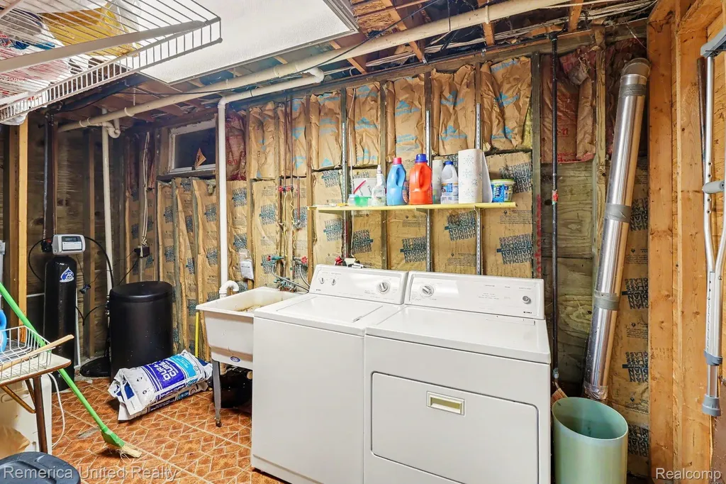 136 Endicott Drive Oceola Township MI 48843