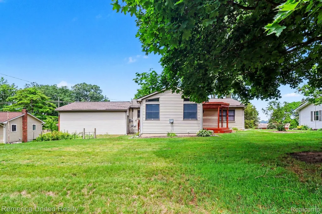 136 Endicott Drive Oceola Township MI 48843