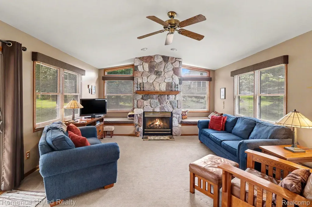 136 Endicott Drive Oceola Township MI 48843
