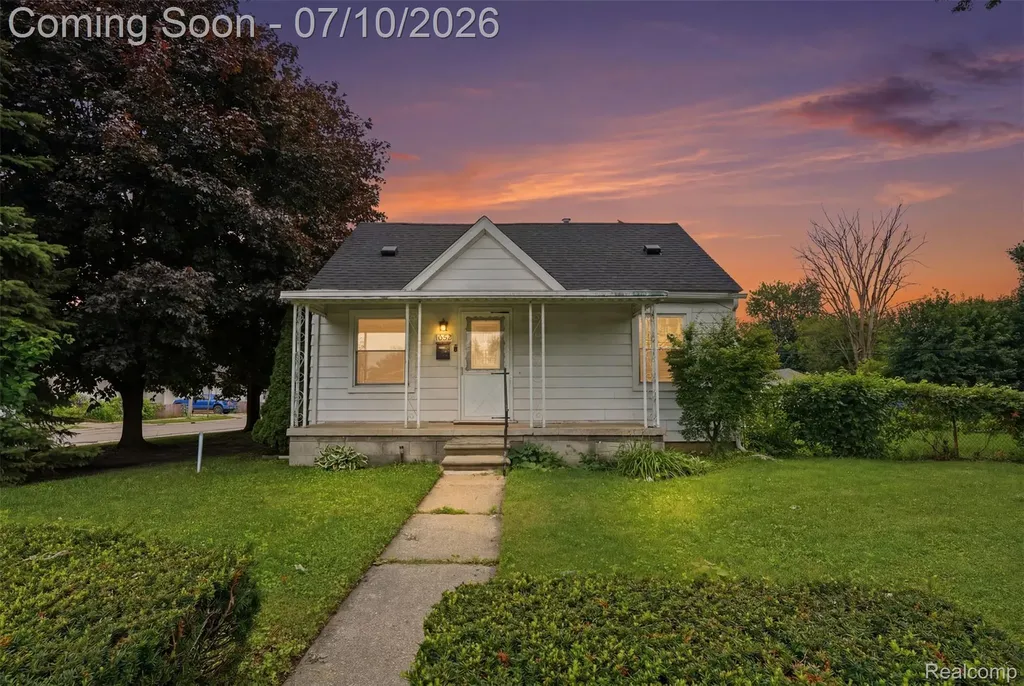 1642 Lathers Street Garden City City MI 48135
