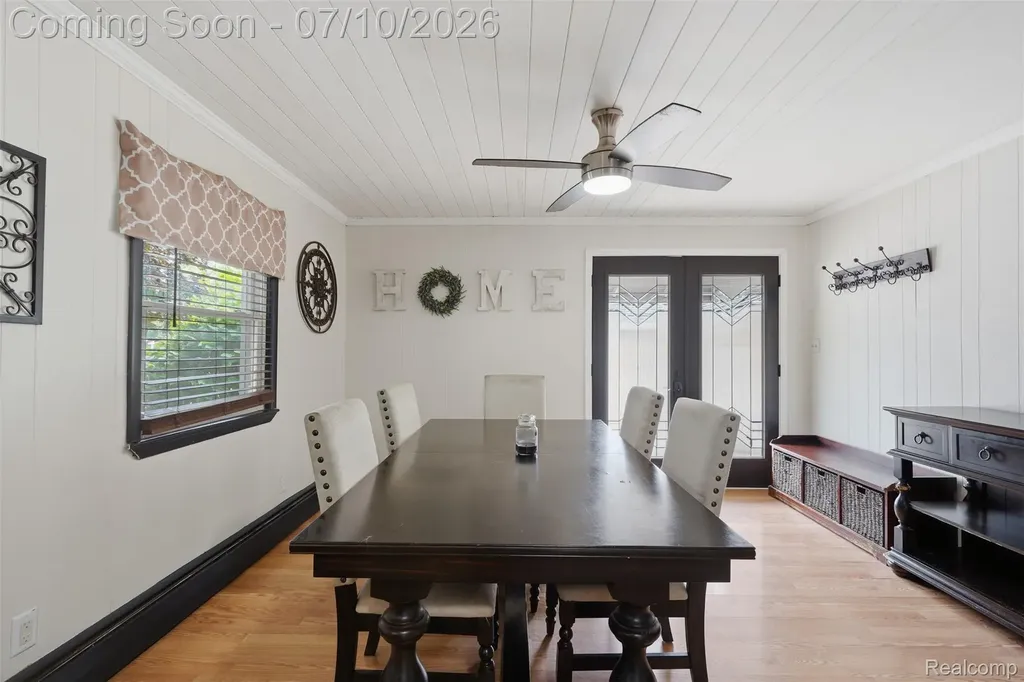 1642 Lathers Street Garden City City MI 48135