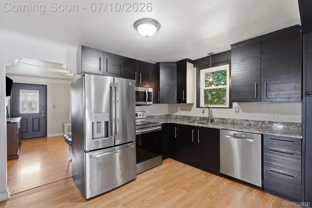 1642 Lathers Street Garden City City MI 48135
