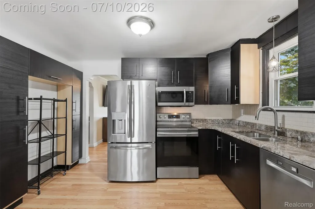 1642 Lathers Street Garden City City MI 48135
