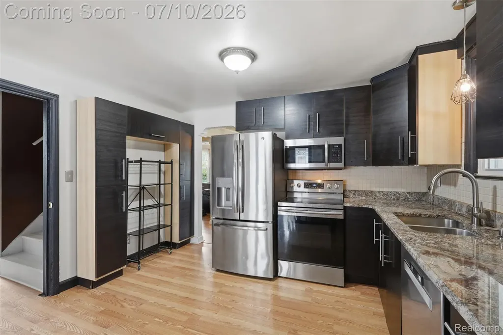 1642 Lathers Street Garden City City MI 48135
