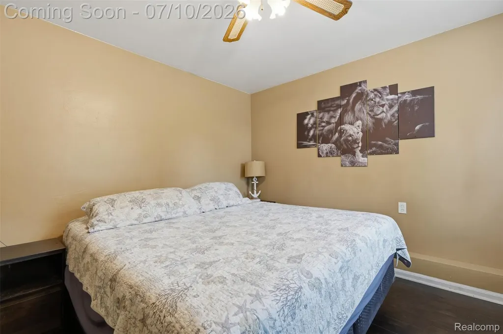 1642 Lathers Street Garden City City MI 48135