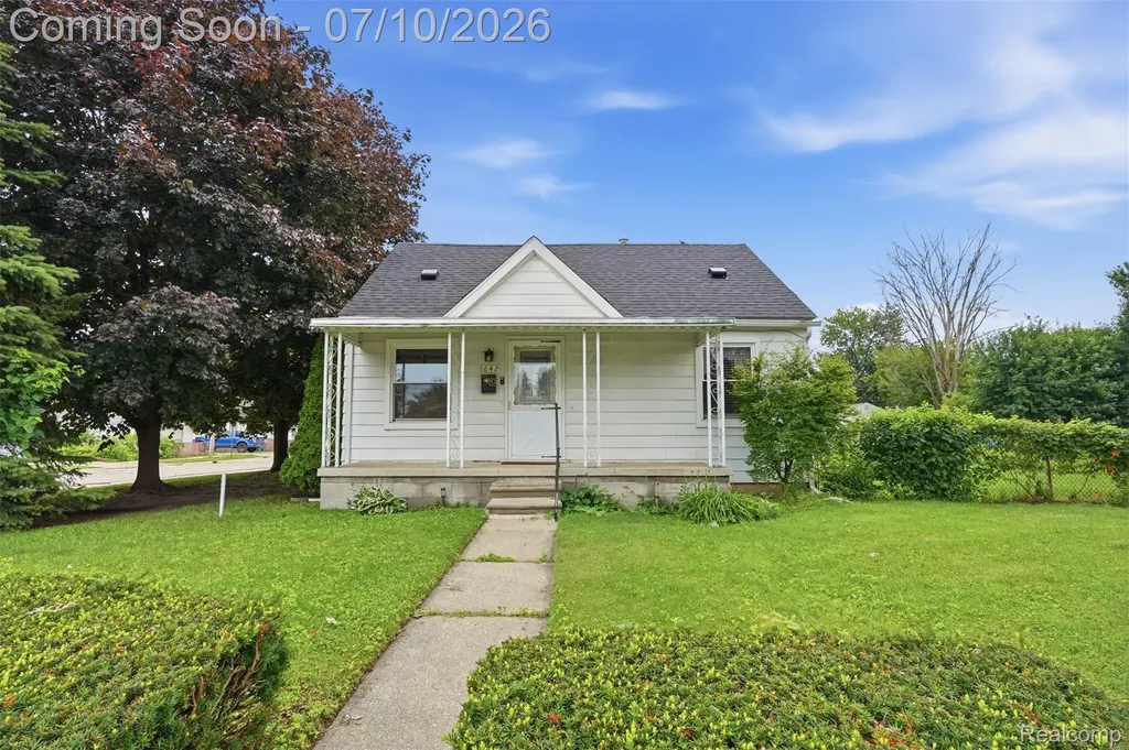 1642 Lathers Street Garden City City MI 48135