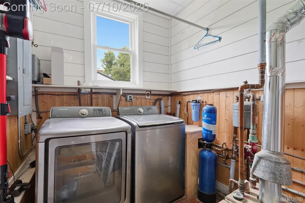 1642 Lathers Street Garden City City MI 48135