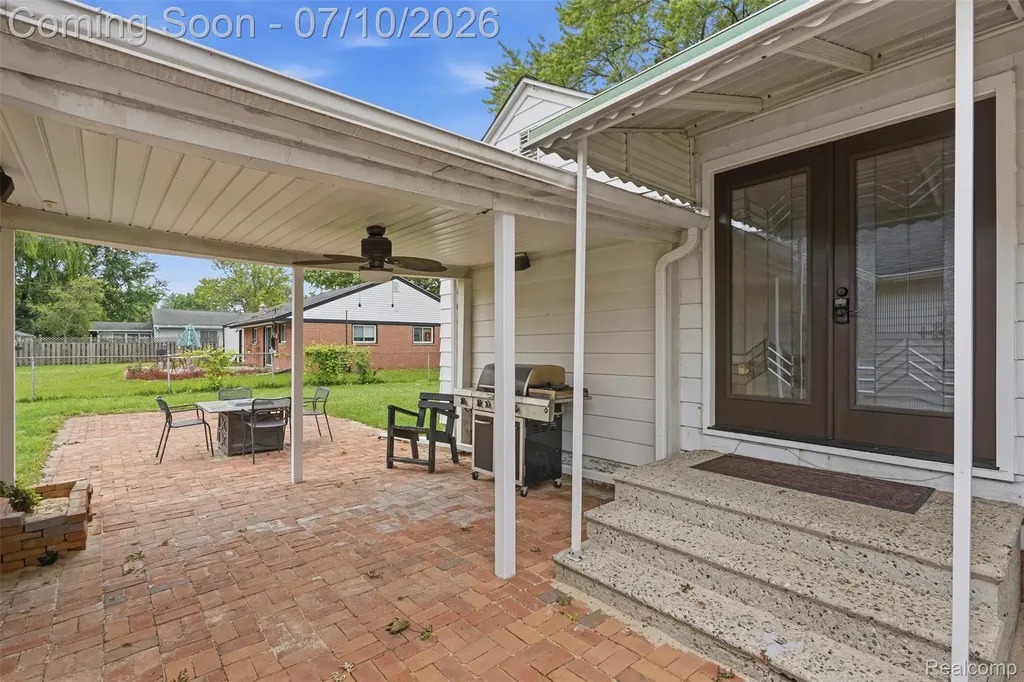 1642 Lathers Street Garden City City MI 48135