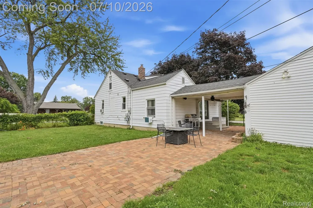 1642 Lathers Street Garden City City MI 48135