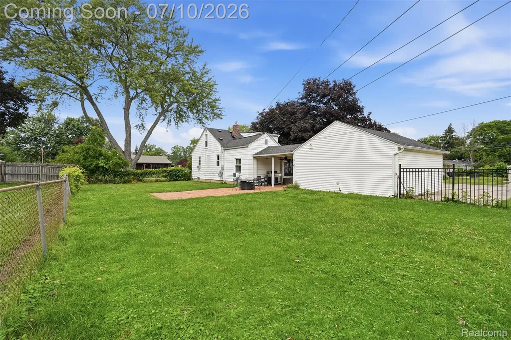 1642 Lathers Street Garden City City MI 48135