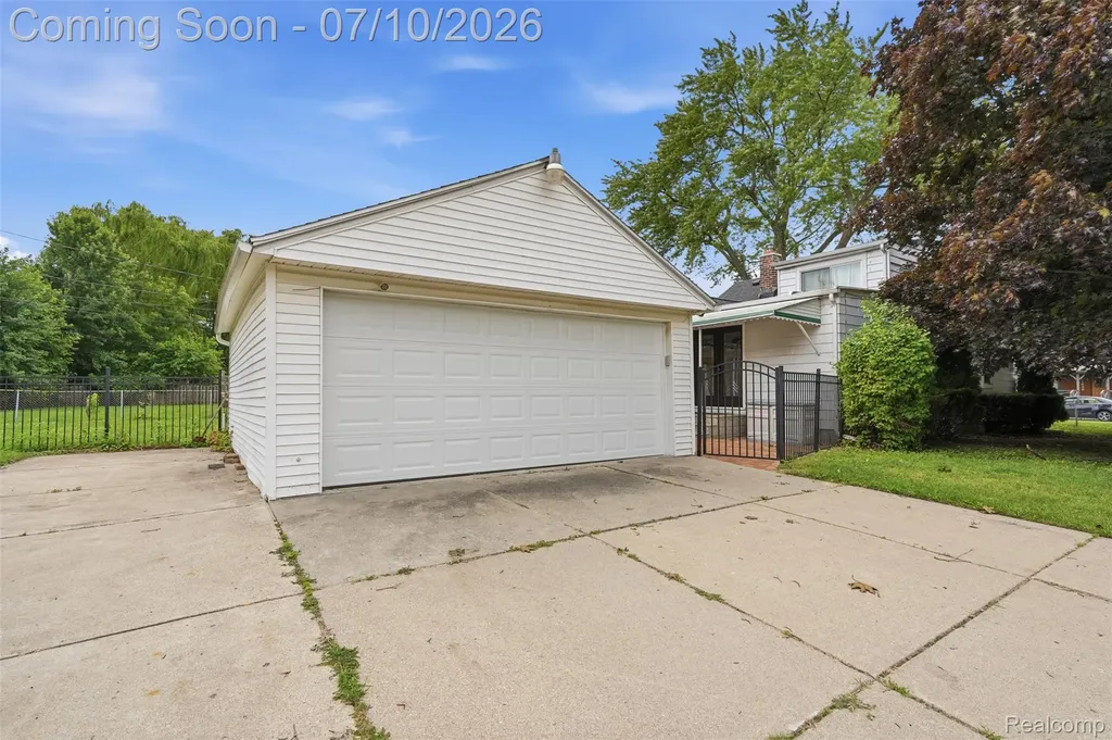 1642 Lathers Street Garden City City MI 48135