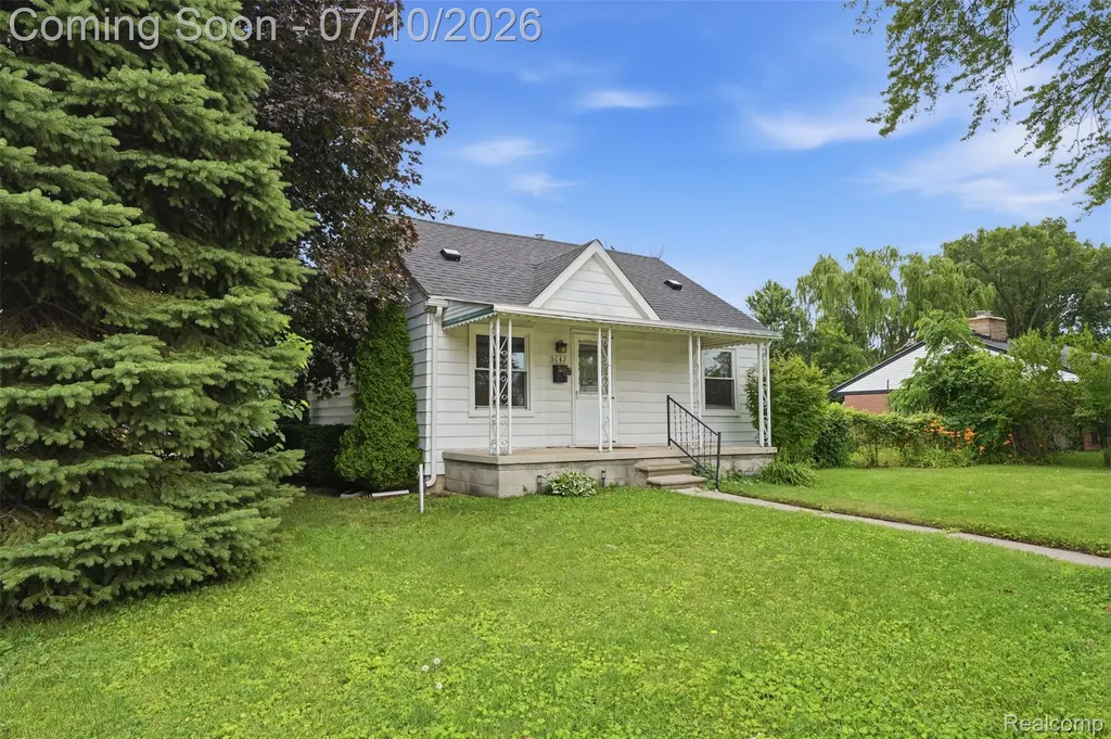 1642 Lathers Street Garden City City MI 48135