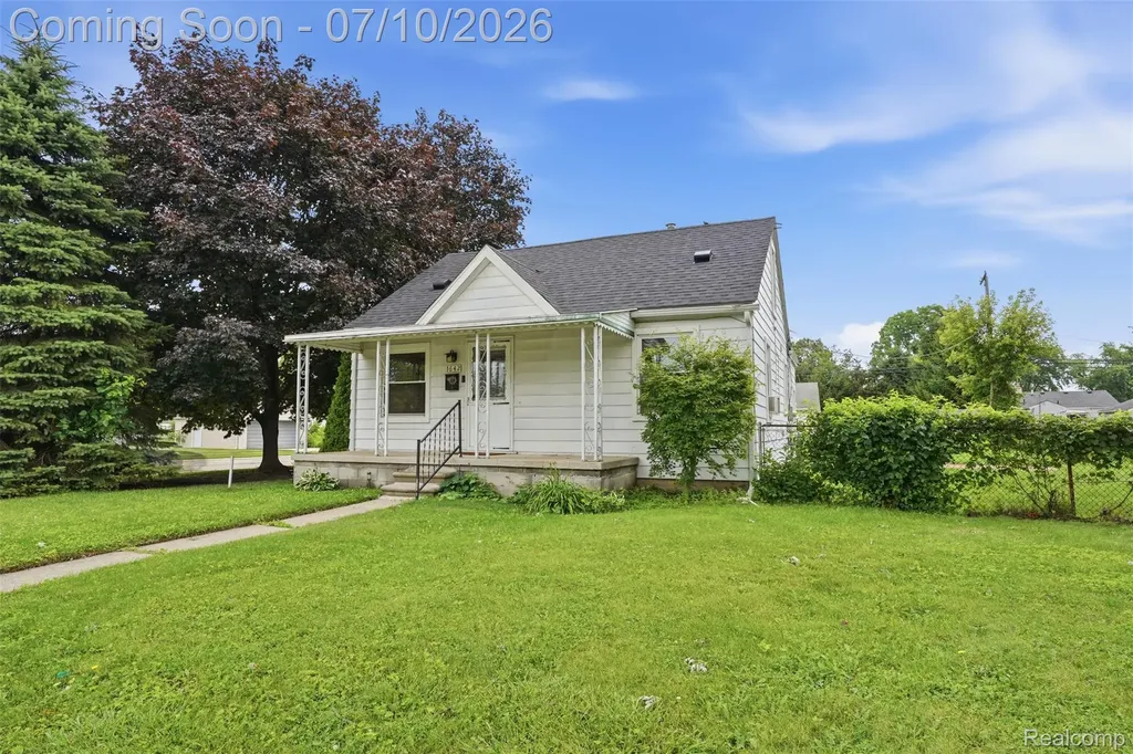 1642 Lathers Street Garden City City MI 48135