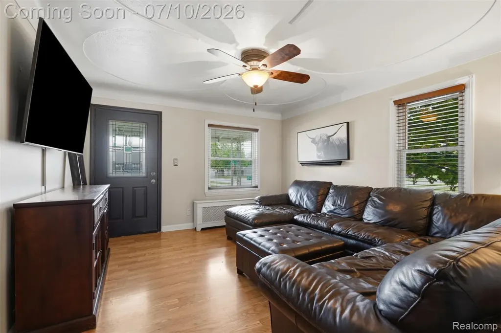 1642 Lathers Street Garden City City MI 48135