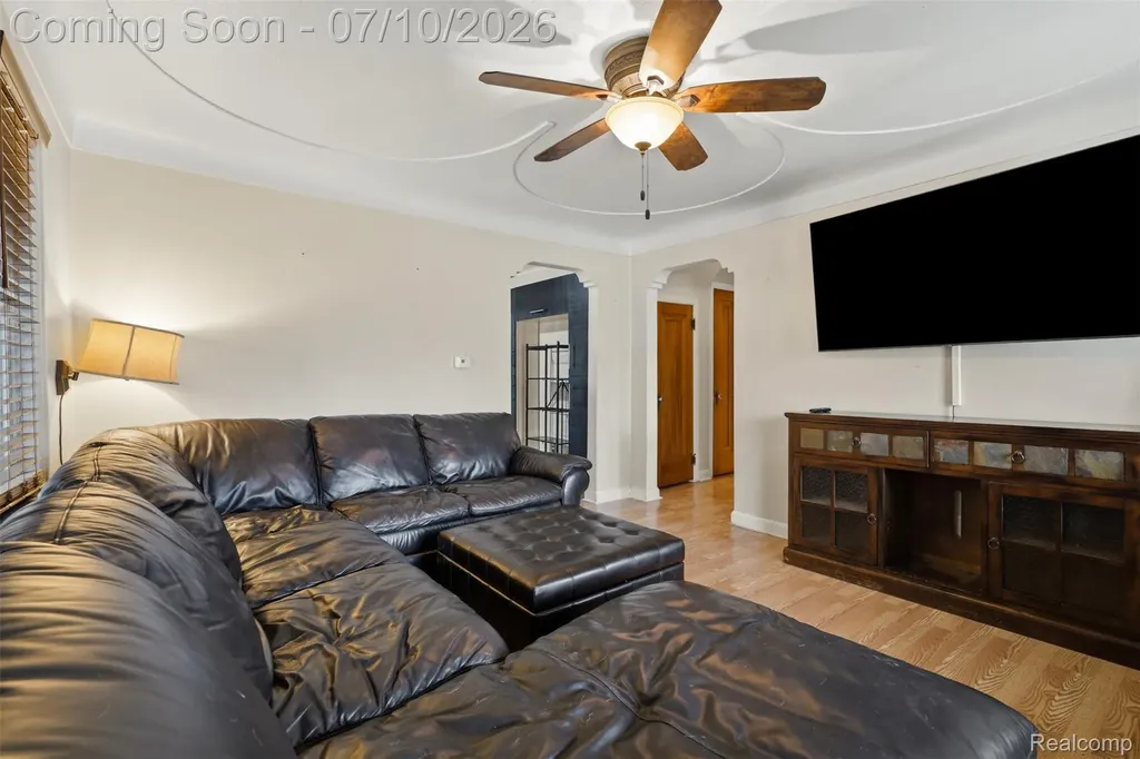 1642 Lathers Street Garden City City MI 48135