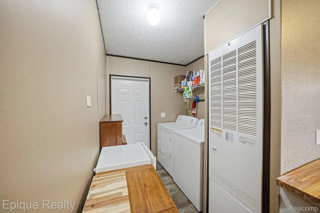 48580 Pineview Drive Shelby Charter Township MI 48317
