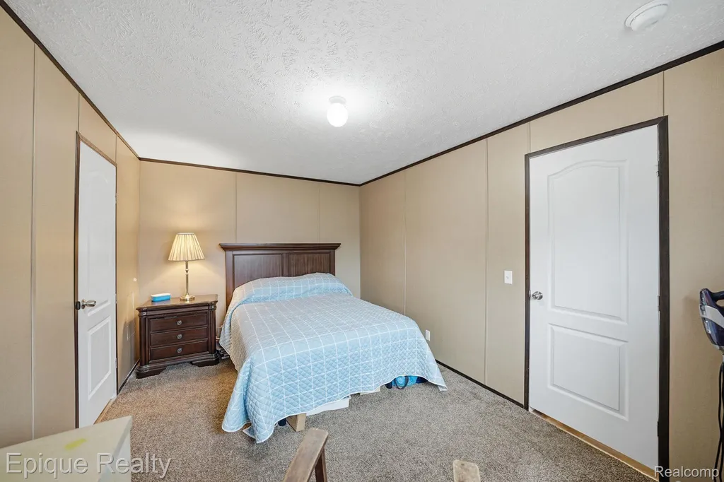 48580 Pineview Drive Shelby Charter Township MI 48317