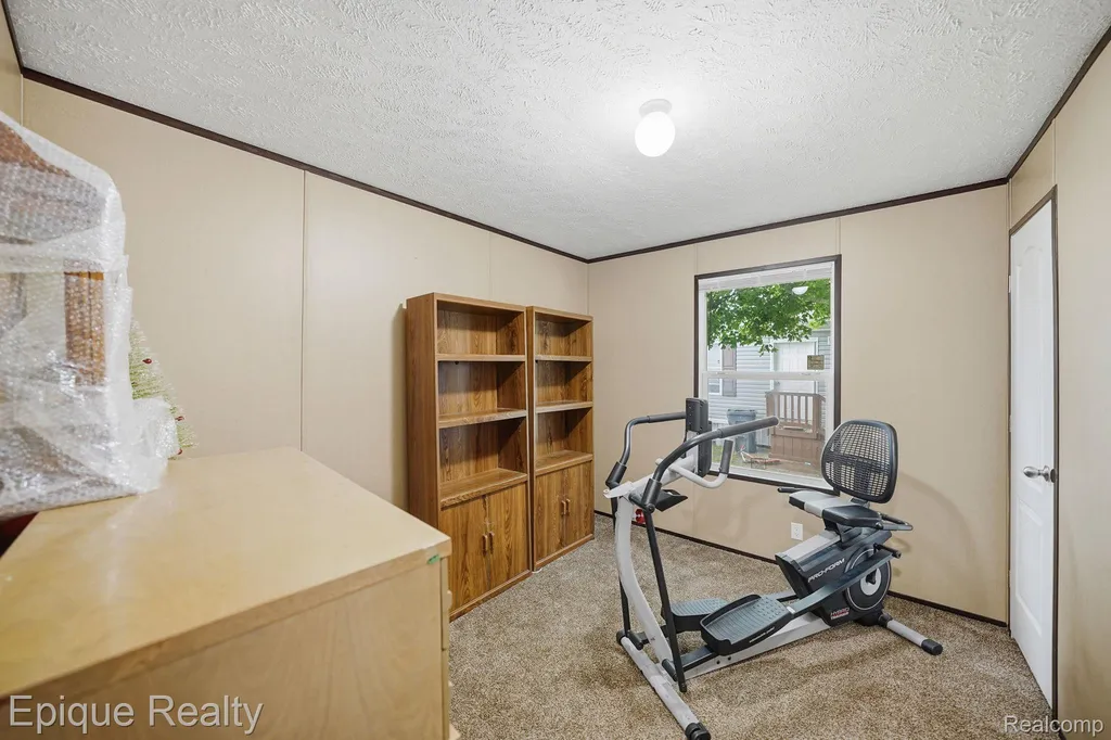 48580 Pineview Drive Shelby Charter Township MI 48317