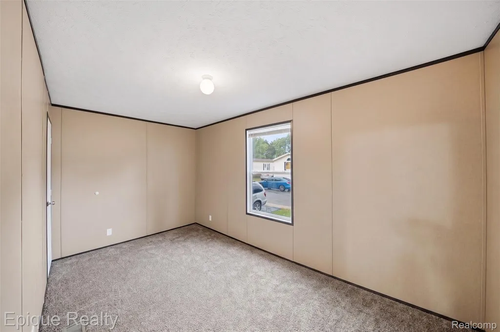 48580 Pineview Drive Shelby Charter Township MI 48317