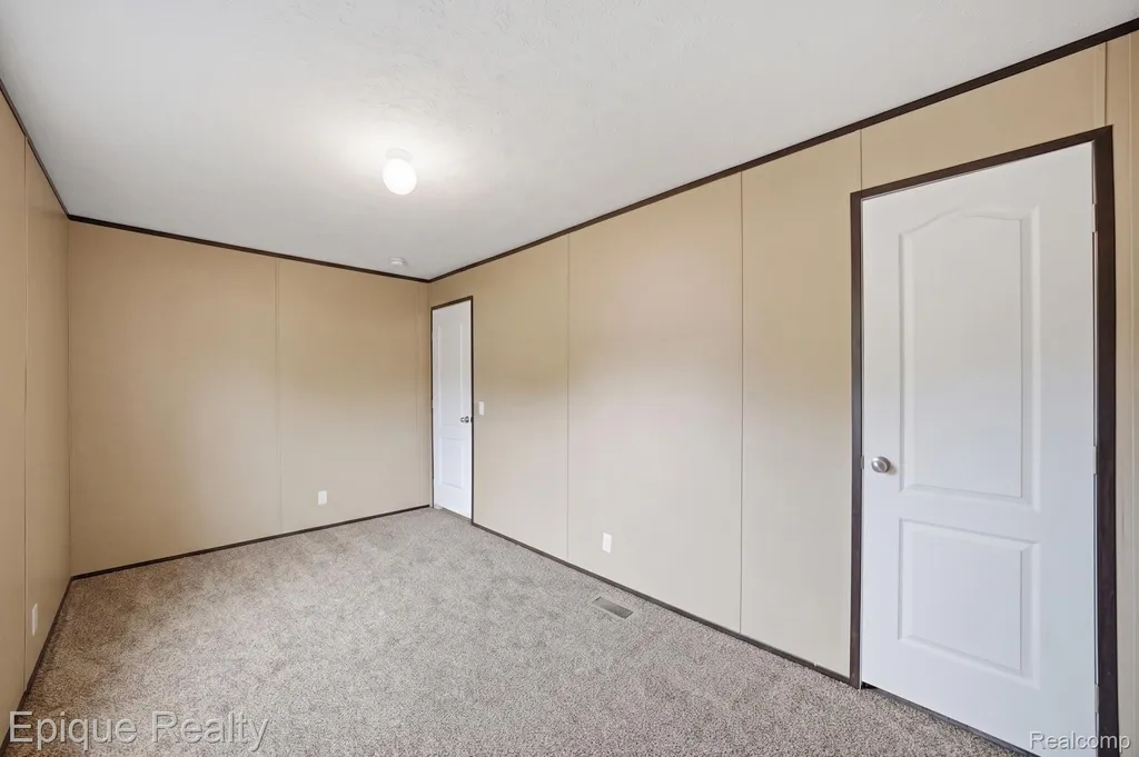 48580 Pineview Drive Shelby Charter Township MI 48317