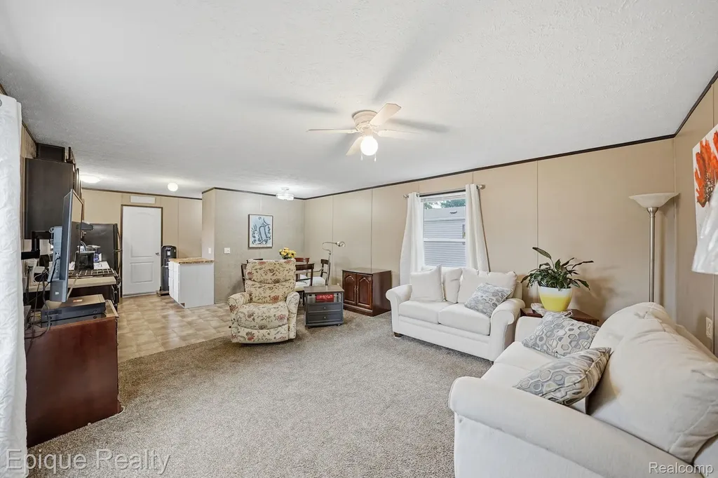 48580 Pineview Drive Shelby Charter Township MI 48317