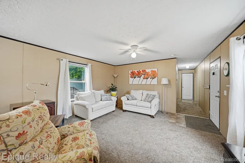 48580 Pineview Drive Shelby Charter Township MI 48317