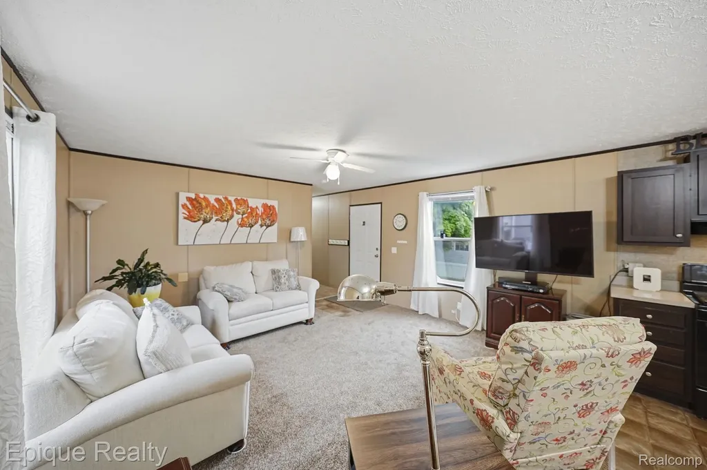 48580 Pineview Drive Shelby Charter Township MI 48317