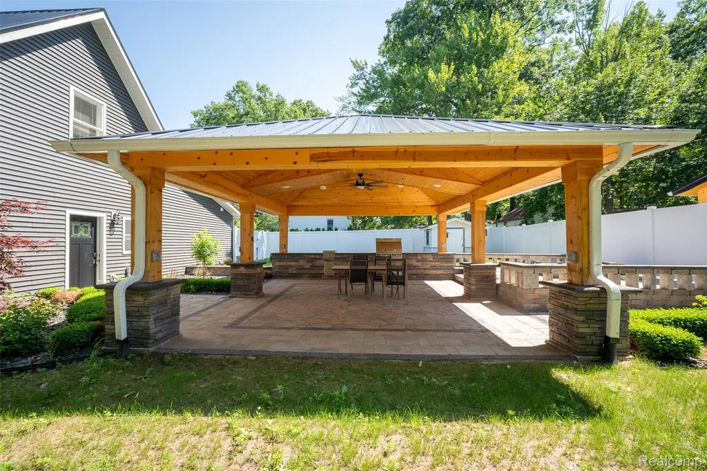 206 Joliet Avenue Roscommon Township MI 48629