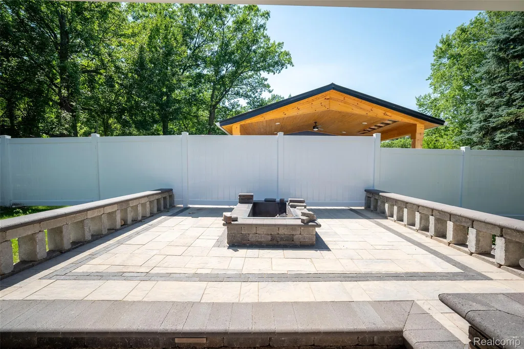 206 Joliet Avenue Roscommon Township MI 48629