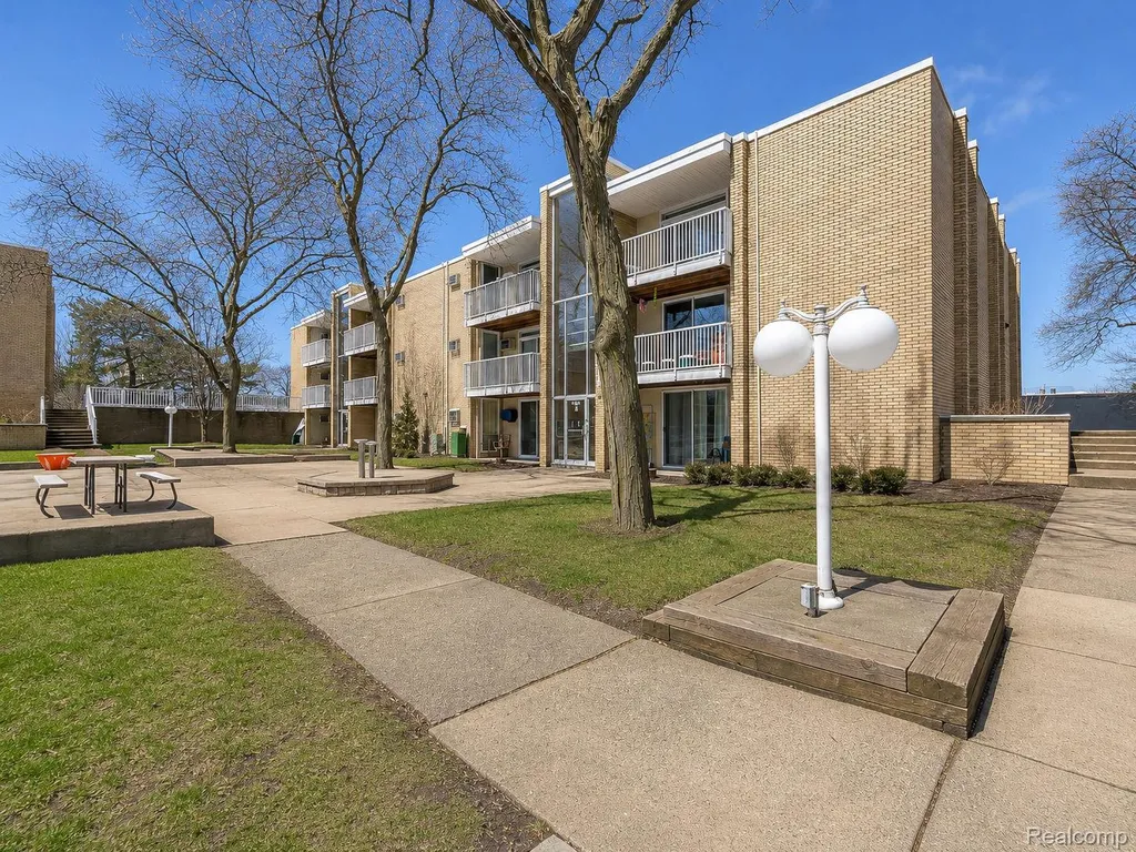 4905 Crooks A2 Road Royal Oak City MI 48073