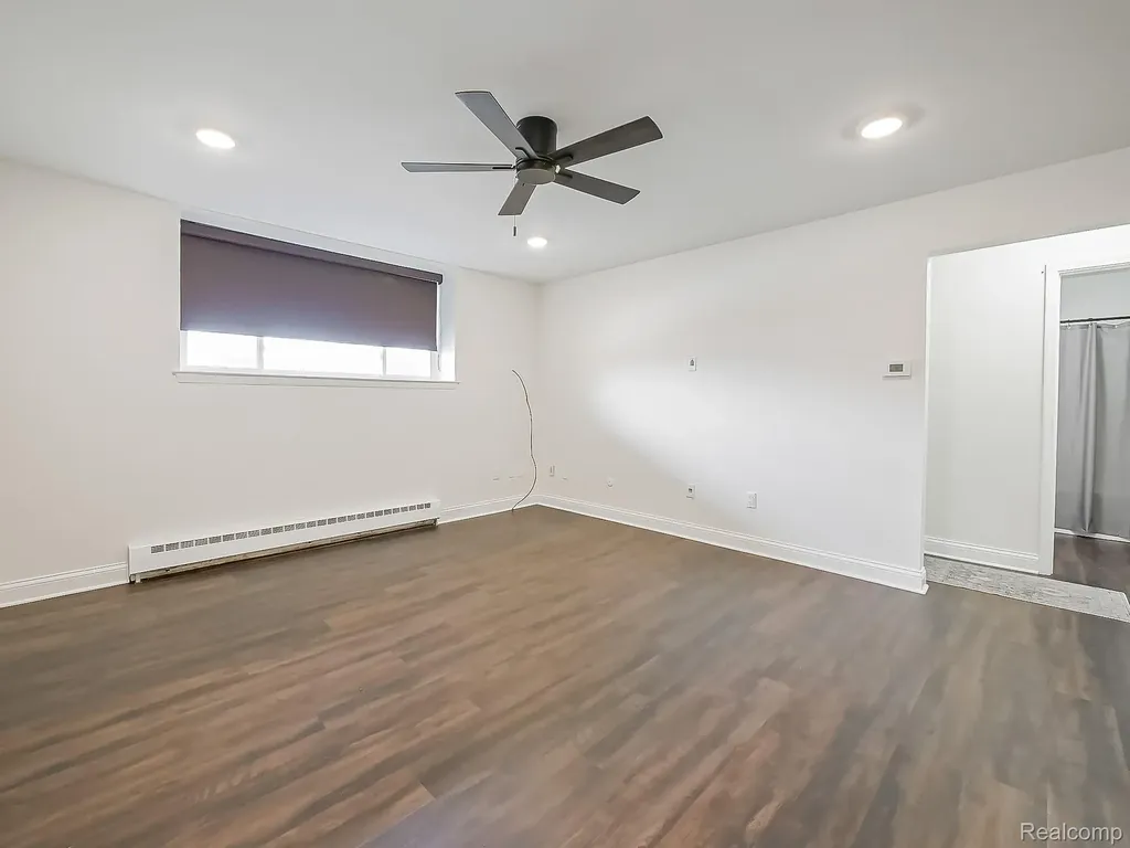 4905 Crooks A2 Road Royal Oak City MI 48073