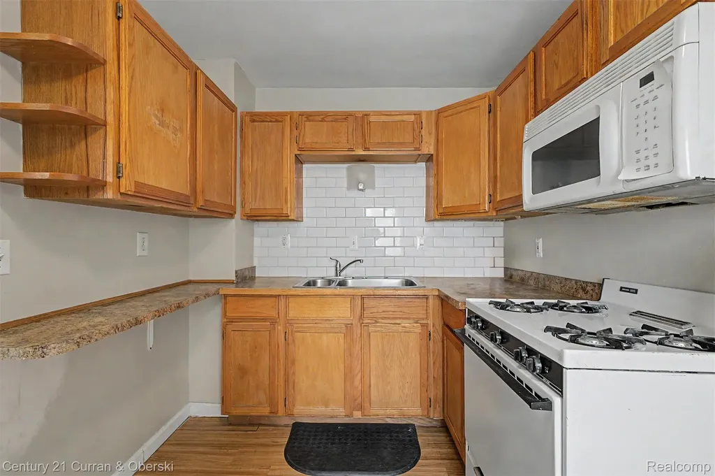 5160 Hazel Street Dearborn Heights City MI 48125