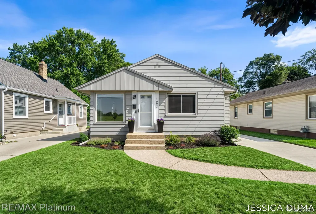 1027 Evelyn Street NE Grand Rapids City MI 49505