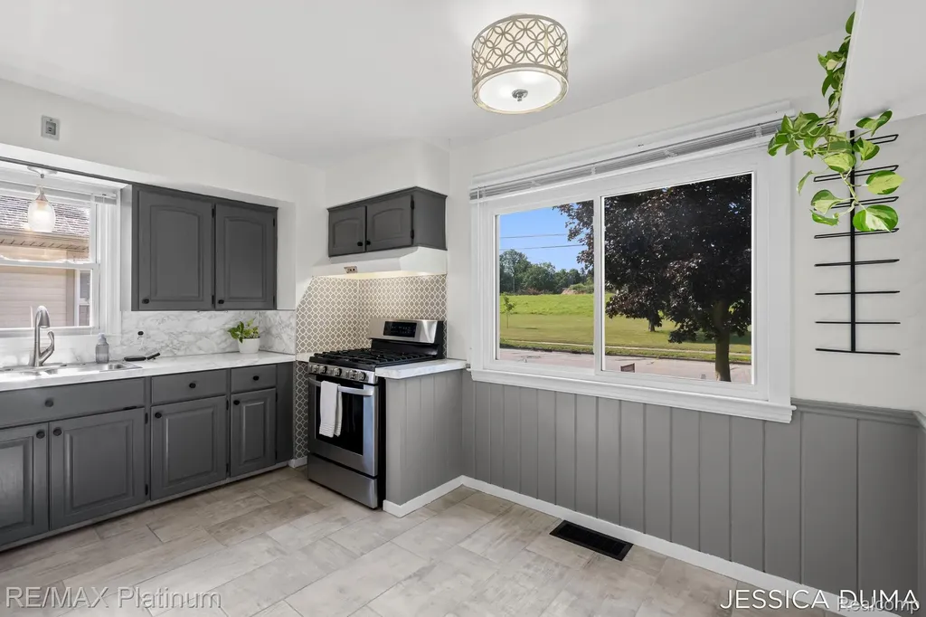 1027 Evelyn Street NE Grand Rapids City MI 49505