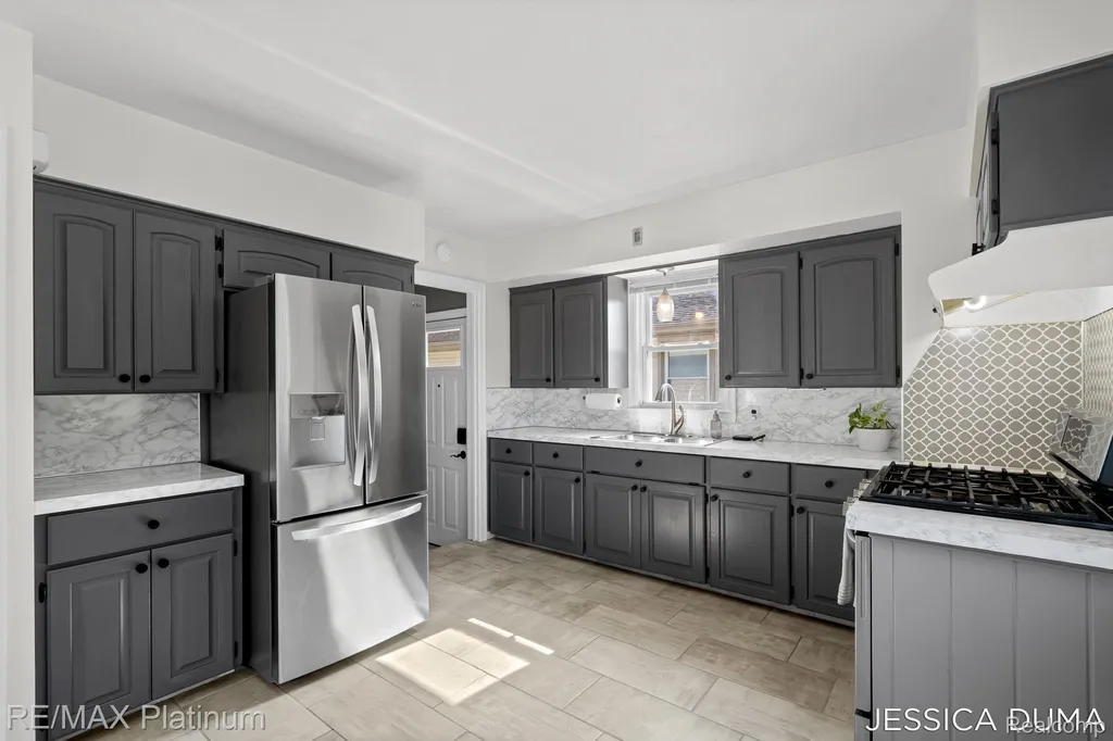 1027 Evelyn Street NE Grand Rapids City MI 49505