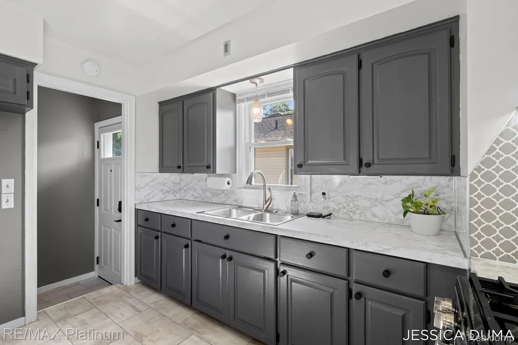 1027 Evelyn Street NE Grand Rapids City MI 49505