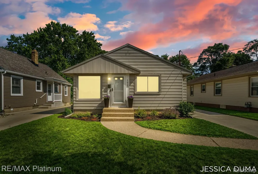 1027 Evelyn Street NE Grand Rapids City MI 49505