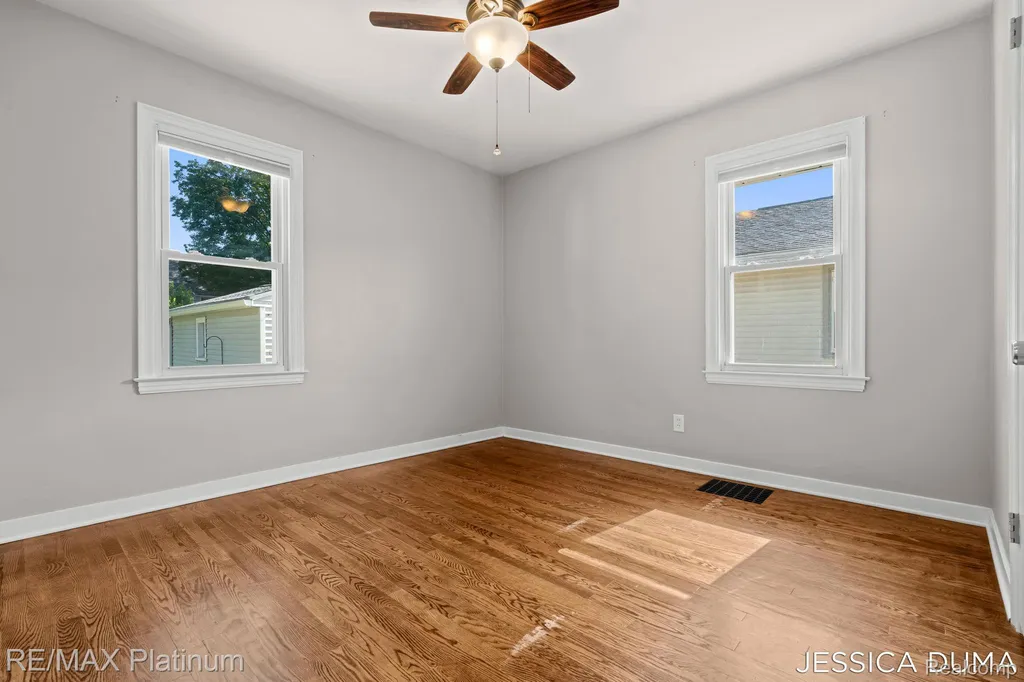 1027 Evelyn Street NE Grand Rapids City MI 49505