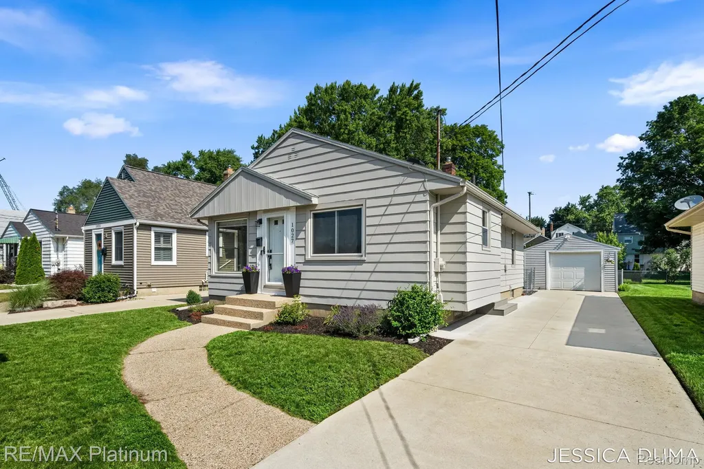 1027 Evelyn Street NE Grand Rapids City MI 49505