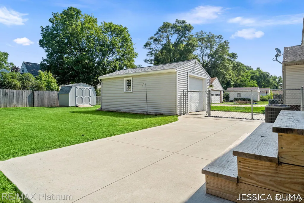 1027 Evelyn Street NE Grand Rapids City MI 49505