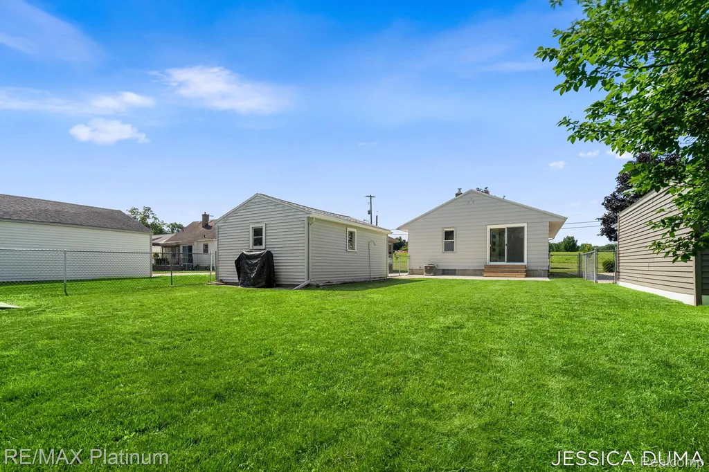 1027 Evelyn Street NE Grand Rapids City MI 49505