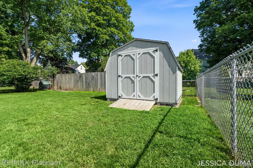 1027 Evelyn Street NE Grand Rapids City MI 49505
