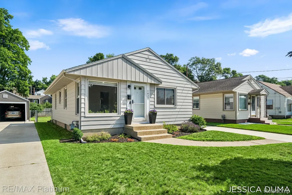 1027 Evelyn Street NE Grand Rapids City MI 49505