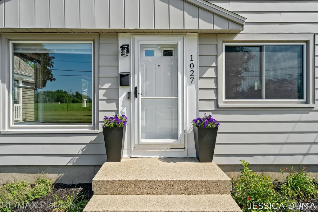 1027 Evelyn Street NE Grand Rapids City MI 49505