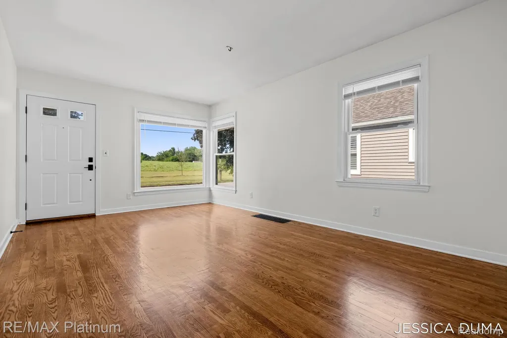 1027 Evelyn Street NE Grand Rapids City MI 49505