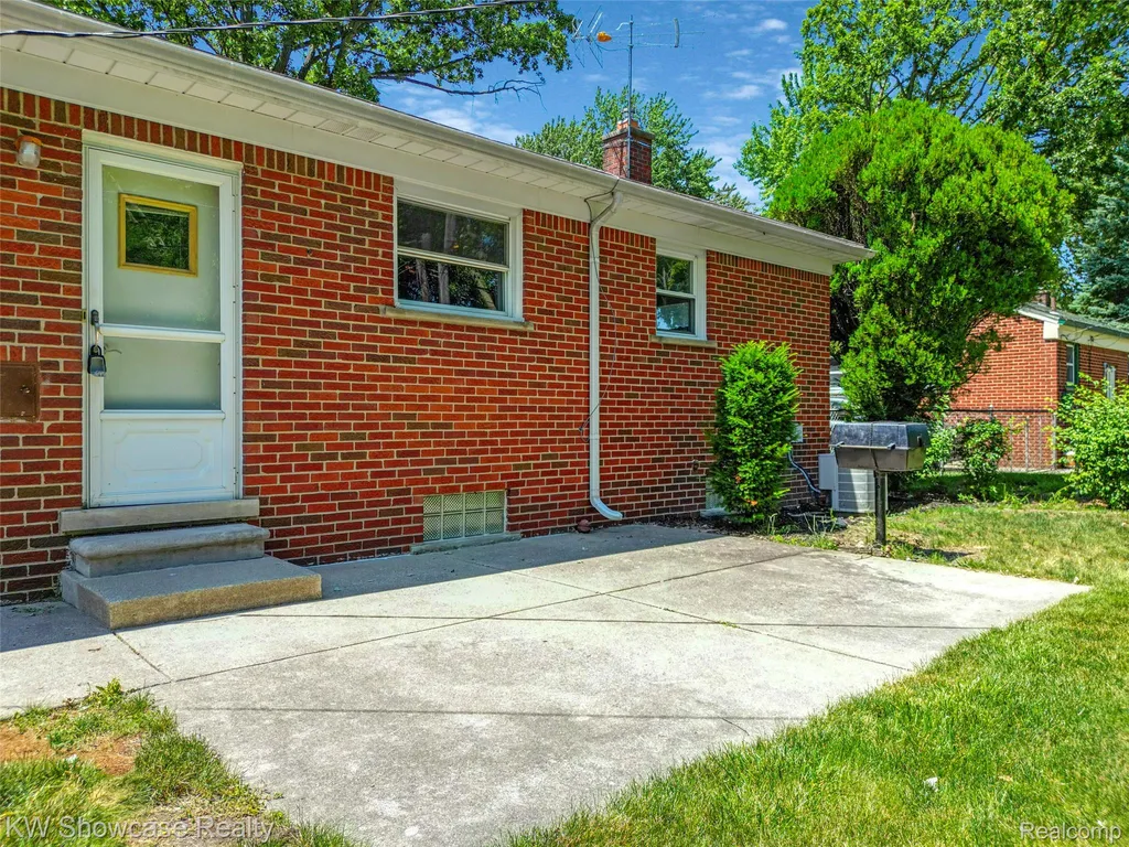 9370 Gillman Street Livonia City MI 48150