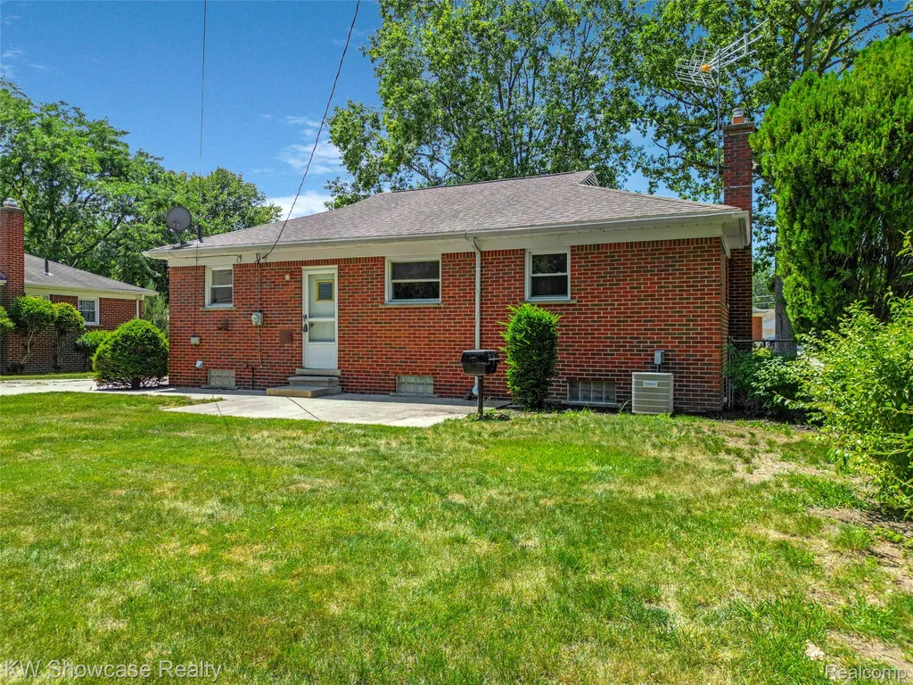 9370 Gillman Street Livonia City MI 48150
