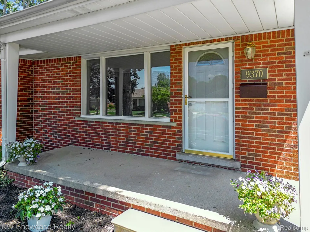 9370 Gillman Street Livonia City MI 48150