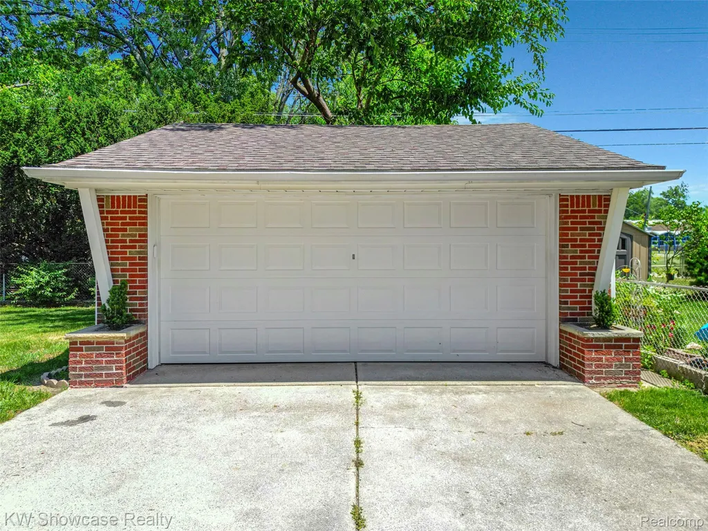 9370 Gillman Street Livonia City MI 48150
