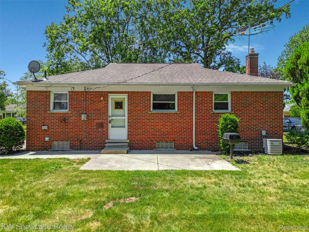 9370 Gillman Street Livonia City MI 48150